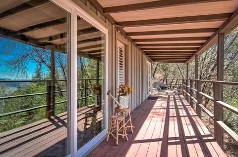 Exterior - 19370 Mountain Maple Rd, Lakehead, CA 96051 photo 5 of 15