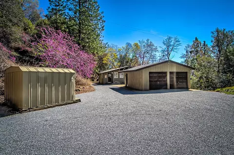 Exterior - 19370 Mountain Maple Rd, Lakehead, CA 96051 photo 1 of 15