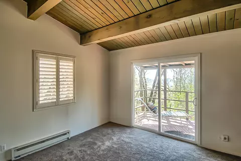 Bedroom - 19370 Mountain Maple Rd, Lakehead, CA 96051 photo 1 of 3