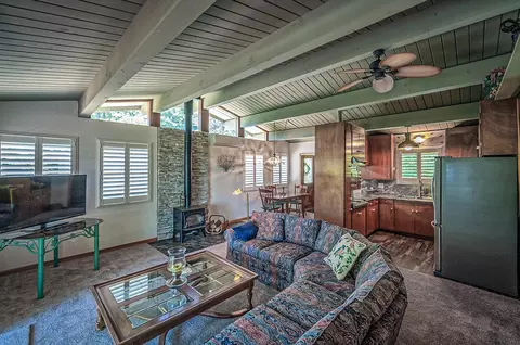 19370 Mountain Maple Rd, Lakehead, CA 96051