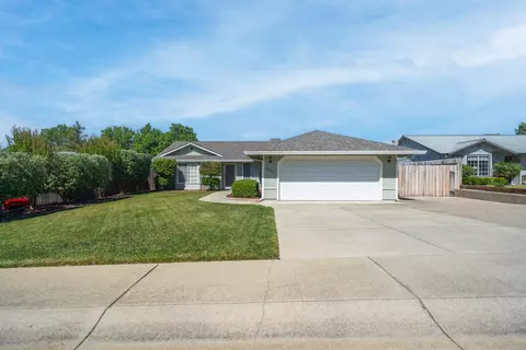 1626 French Lace Ln, Redding, CA 96003