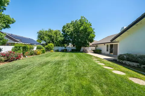 Exterior - 2184 Darsha Ln, Redding, CA 96003 photo 6 of 15