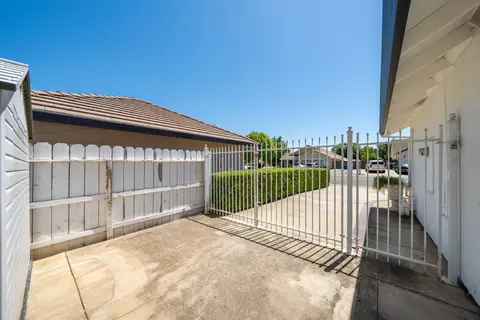 Exterior - 2184 Darsha Ln, Redding, CA 96003 photo 13 of 15
