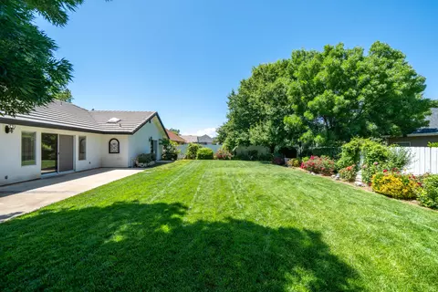 Exterior - 2184 Darsha Ln, Redding, CA 96003 photo 14 of 15