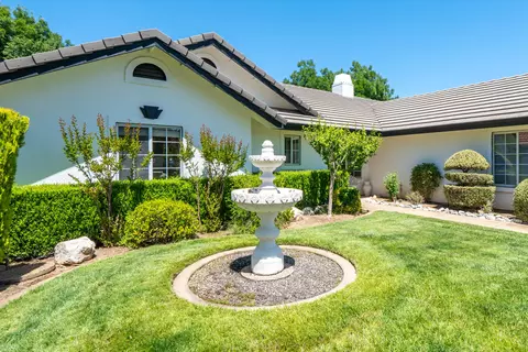 Exterior - 2184 Darsha Ln, Redding, CA 96003 photo 3 of 15