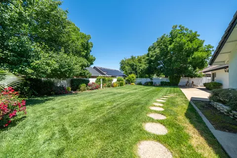 Exterior - 2184 Darsha Ln, Redding, CA 96003 photo 15 of 15