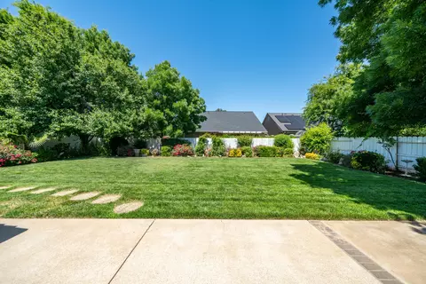 Exterior - 2184 Darsha Ln, Redding, CA 96003 photo 8 of 15