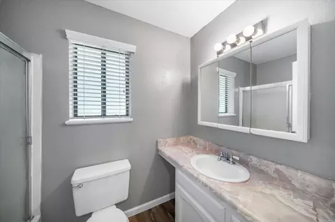 Bath - 2190 Skyline Dr, Redding, CA 96001 photo 4 of 4