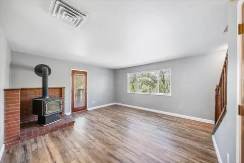 Living - 2190 Skyline Dr, Redding, CA 96001 photo 4 of 5