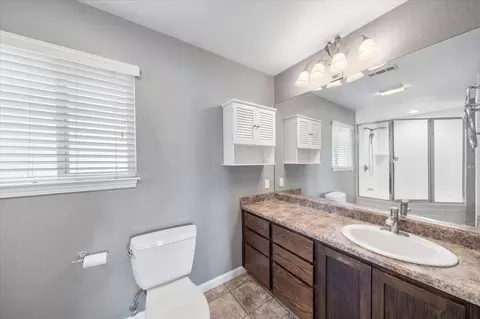 Bath - 2190 Skyline Dr, Redding, CA 96001 photo 1 of 4