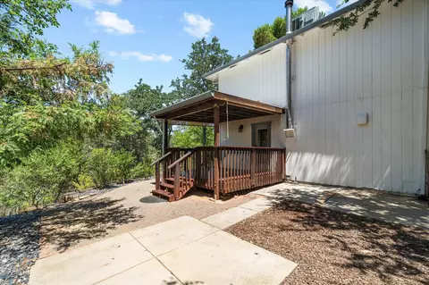 Exterior - 2190 Skyline Dr, Redding, CA 96001 photo 7 of 10