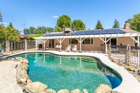 Exterior - 3640 Oro St, Redding, CA 96001 photo 4 of 9