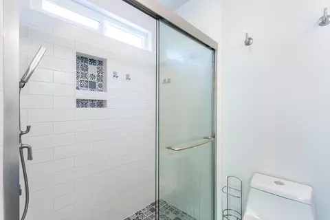 Bath - 3640 Oro St, Redding, CA 96001 photo 2 of 3