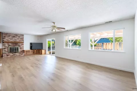 Living - 3640 Oro St, Redding, CA 96001 photo 1 of 3