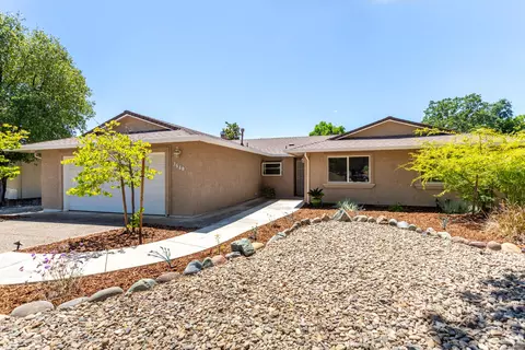 Exterior - 3640 Oro St, Redding, CA 96001 photo 7 of 9