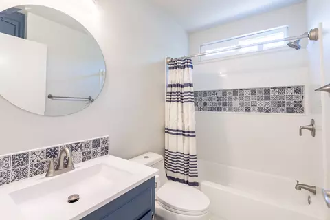 Bath - 3640 Oro St, Redding, CA 96001 photo 3 of 3