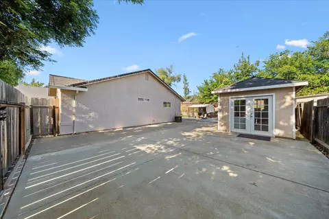 Exterior - 853 Paramount Way, Redding, CA 96003 photo 3 of 11