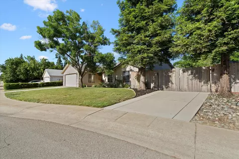 Exterior - 853 Paramount Way, Redding, CA 96003 photo 11 of 11