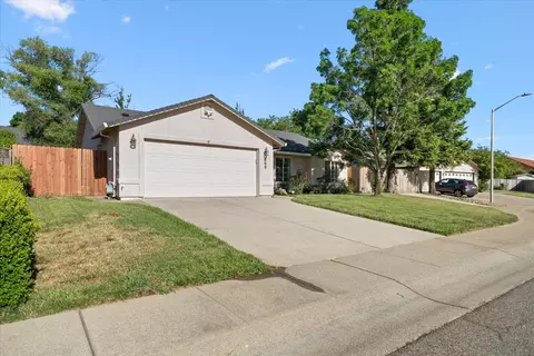 Exterior - 853 Paramount Way, Redding, CA 96003 photo 9 of 11