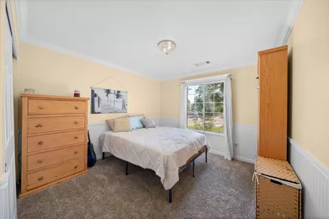 Bedroom - 853 Paramount Way, Redding, CA 96003 photo 3 of 6