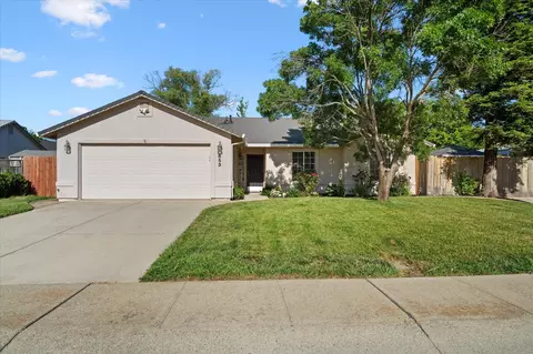 Exterior - 853 Paramount Way, Redding, CA 96003 photo 10 of 11
