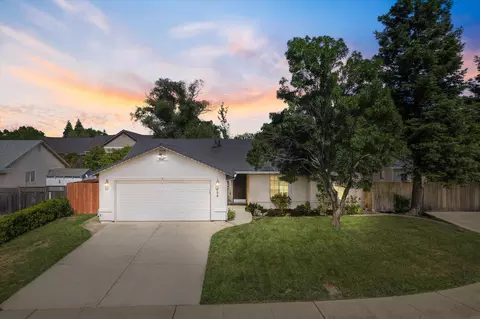 853 Paramount Way, Redding, CA 96003