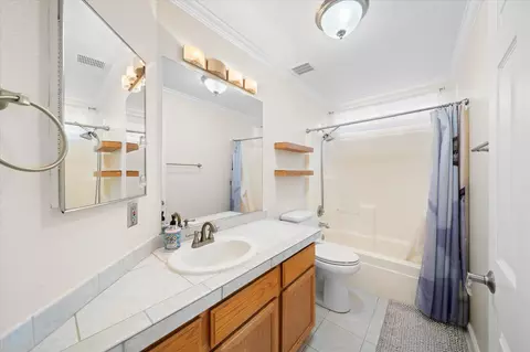 Bath - 853 Paramount Way, Redding, CA 96003 photo 3 of 3