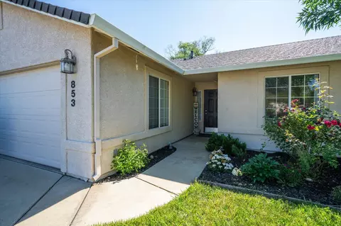 Exterior - 853 Paramount Way, Redding, CA 96003 photo 2 of 11