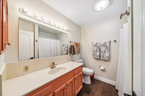 Bath - 4699 Dandelion Dr, Redding, CA 96002 photo 2 of 2