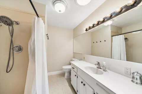 Bath - 4699 Dandelion Dr, Redding, CA 96002 photo 1 of 2