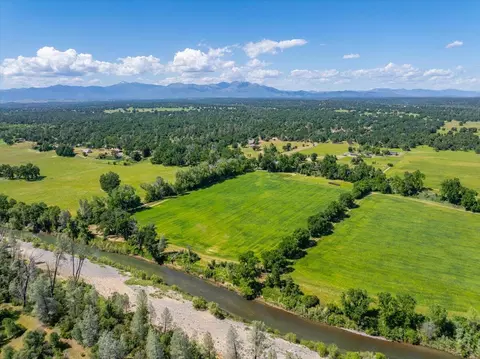 3141 Meadow Oak Dr, Cottonwood, CA 96022