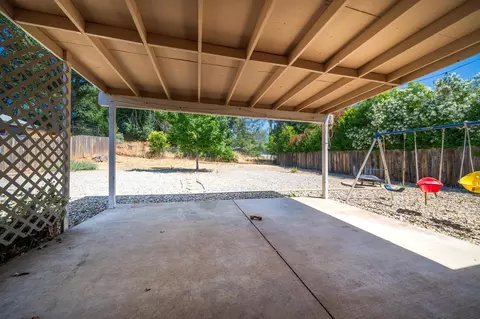 Exterior - 2006 Vale Dr, Redding, CA 96002 photo 2 of 7