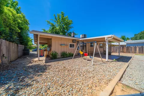 Exterior - 2006 Vale Dr, Redding, CA 96002 photo 5 of 7