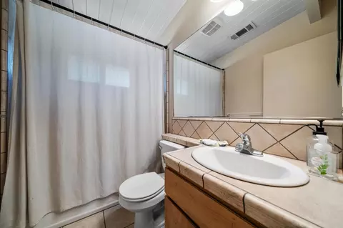 Bath - 2006 Vale Dr, Redding, CA 96002 photo 1 of 1