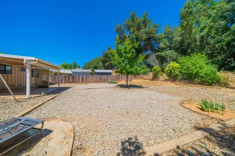 Exterior - 2006 Vale Dr, Redding, CA 96002 photo 4 of 7