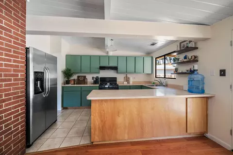 Kitchen - 2006 Vale Dr, Redding, CA 96002 photo 1 of 3