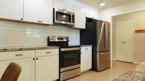 5080 Debbie Ln, Redding, CA 96002 photo 3