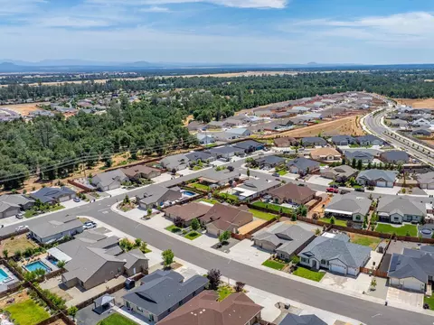 View/Area - 2830 Calaveras Ct, Redding, CA 96002 photo 3 of 6