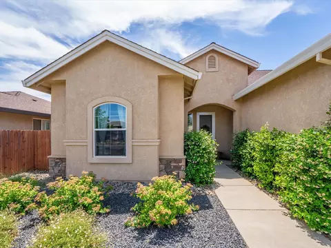 Exterior - 2830 Calaveras Ct, Redding, CA 96002 photo 17 of 19