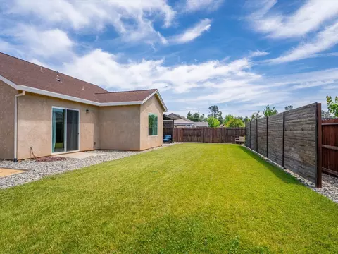 Exterior - 2830 Calaveras Ct, Redding, CA 96002 photo 13 of 19