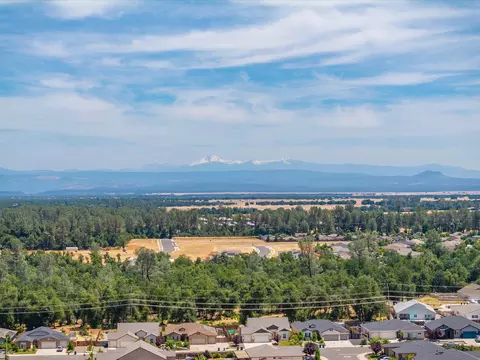 View/Area - 2830 Calaveras Ct, Redding, CA 96002 photo 5 of 6