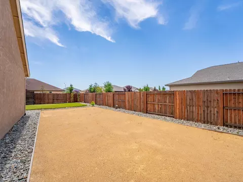 Exterior - 2830 Calaveras Ct, Redding, CA 96002 photo 10 of 19