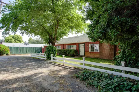 2915 Rockabye Ln, Redding, CA 96002