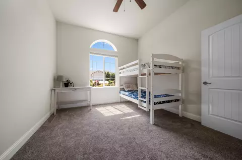 Bedroom - 1005 Albion Ave, Redding, CA 96003 photo 3 of 4