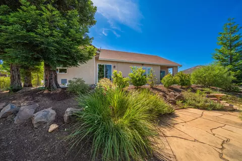 Exterior - 1005 Albion Ave, Redding, CA 96003 photo 10 of 12