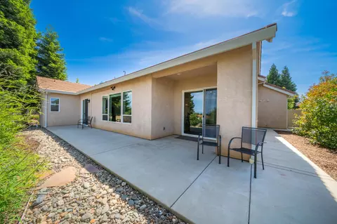 Exterior - 1005 Albion Ave, Redding, CA 96003 photo 6 of 12