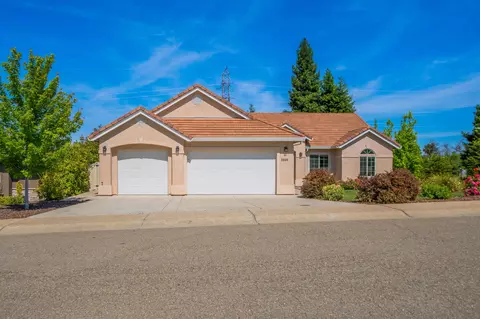 Exterior - 1005 Albion Ave, Redding, CA 96003 photo 2 of 12