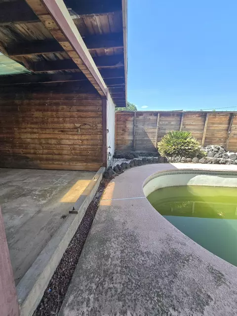 Exterior - 846 Ridge Rd, Redding, CA 96003 photo 8 of 11