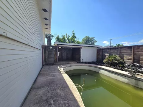 Exterior - 846 Ridge Rd, Redding, CA 96003 photo 5 of 11
