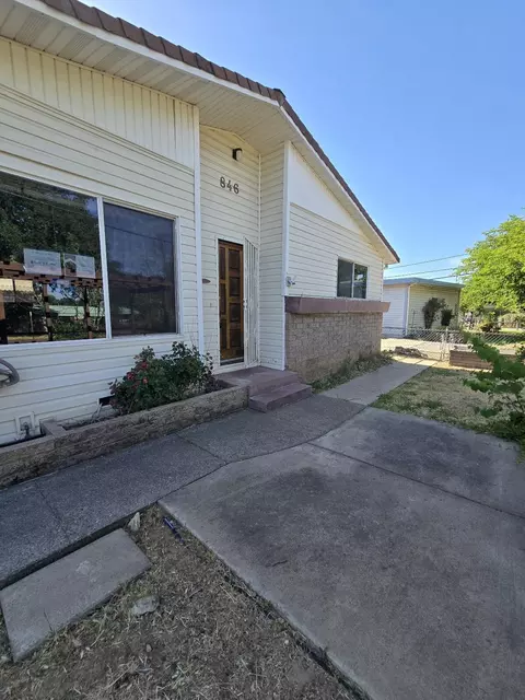 Exterior - 846 Ridge Rd, Redding, CA 96003 photo 4 of 11